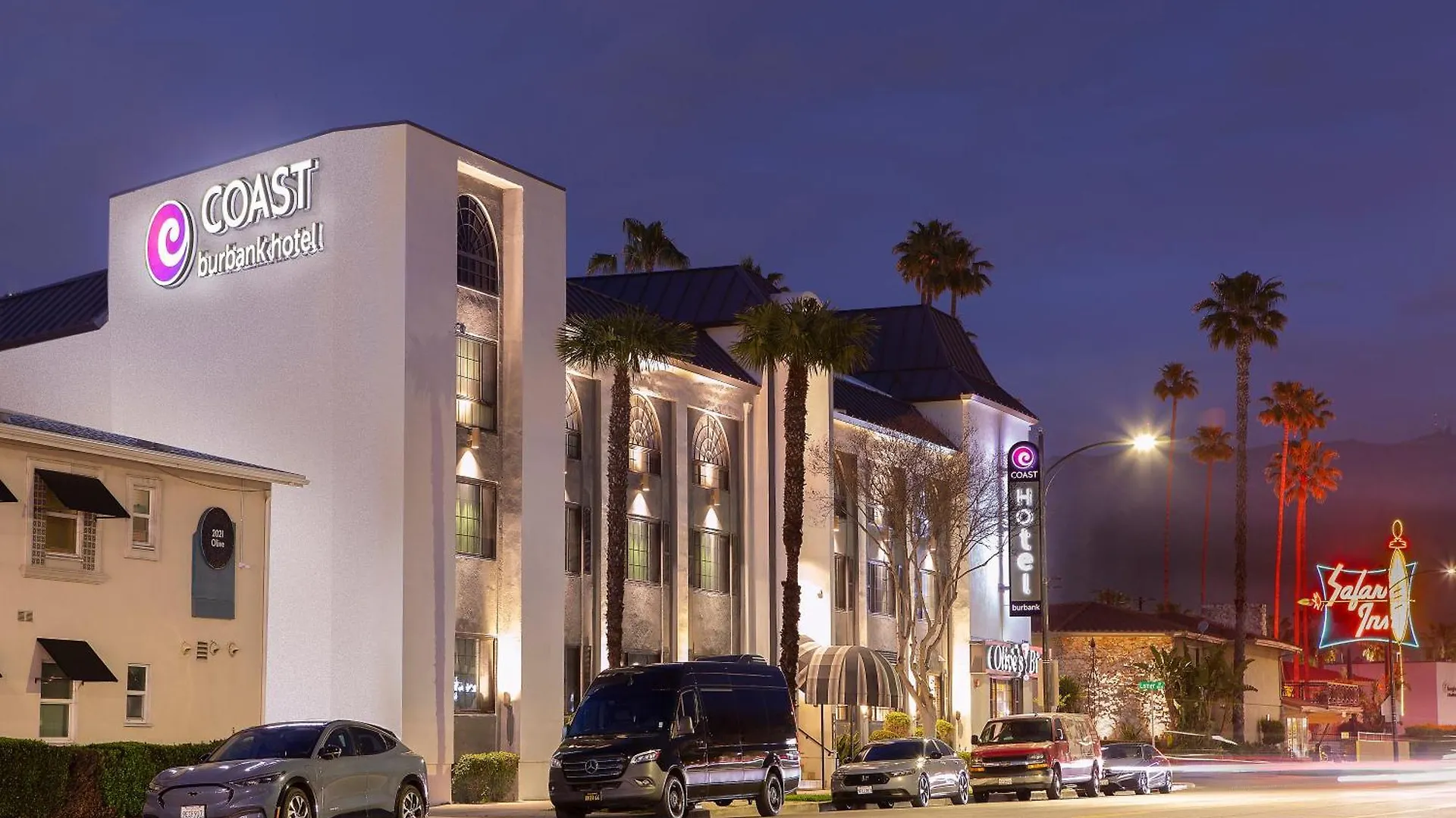 Coast Burbank Hotel 3*,
